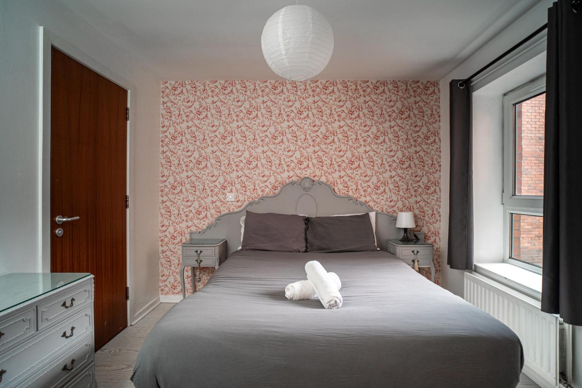 3 Bedroom Central Apartment In Belfast City Centre Kültér fotó