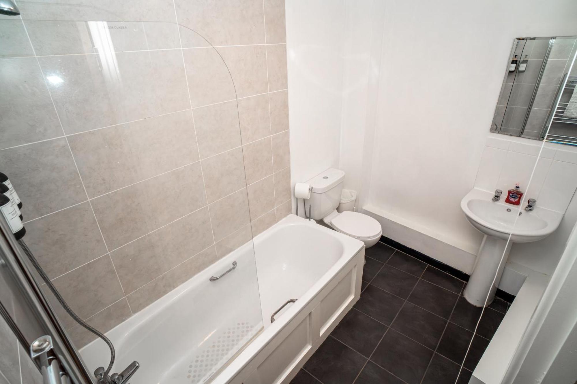 3 Bedroom Central Apartment In Belfast City Centre Kültér fotó
