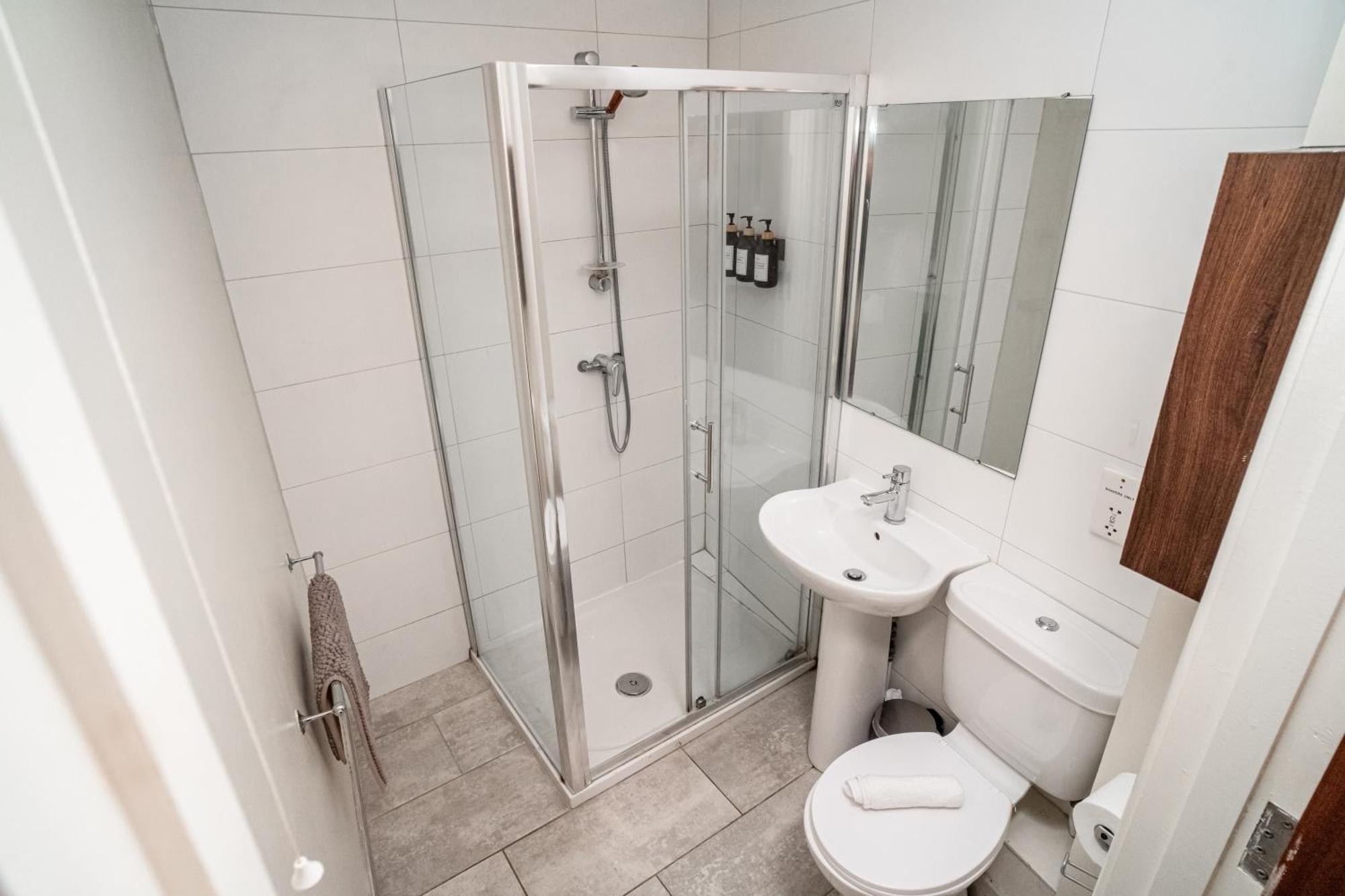 3 Bedroom Central Apartment In Belfast City Centre Kültér fotó