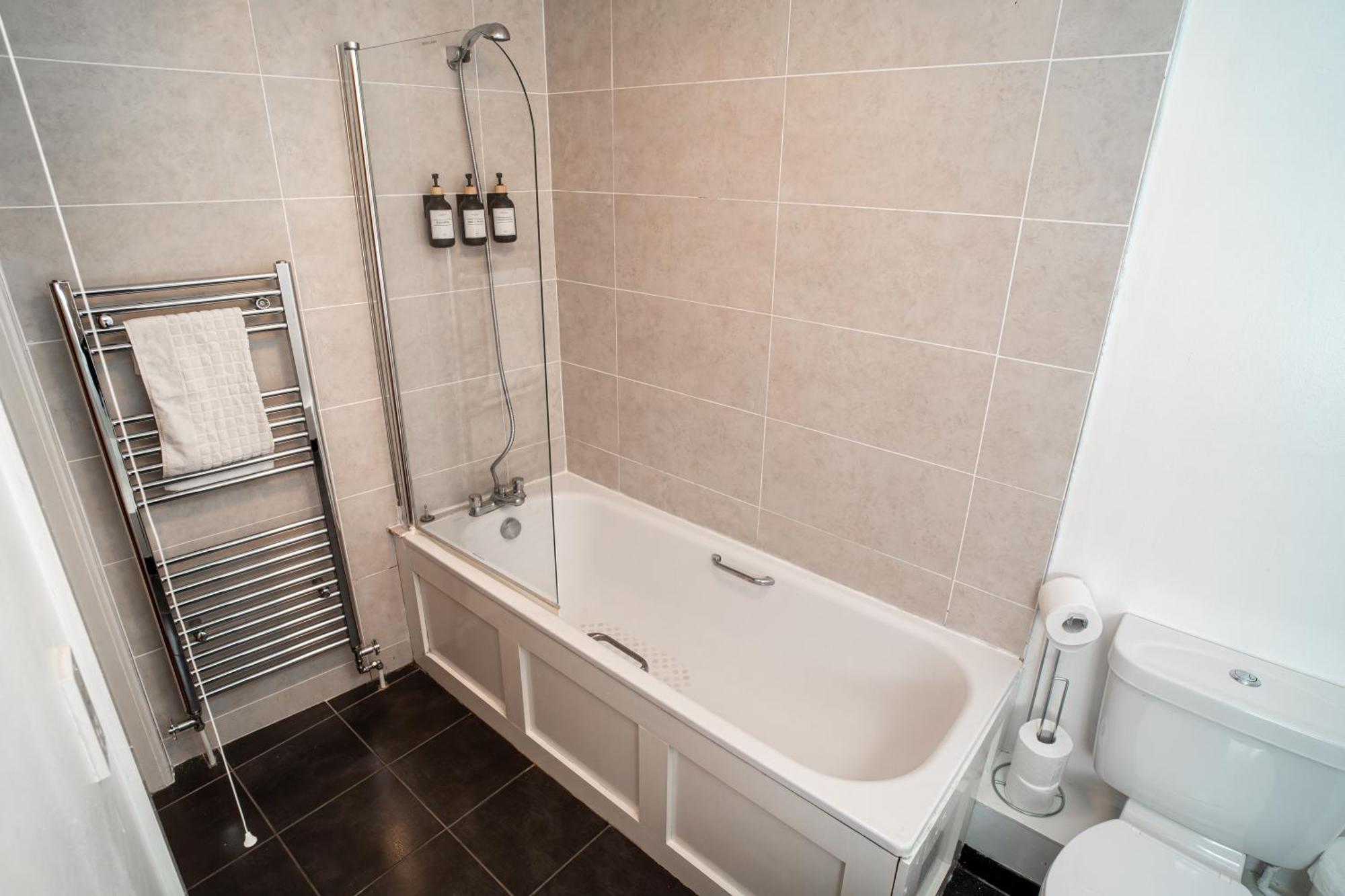3 Bedroom Central Apartment In Belfast City Centre Kültér fotó